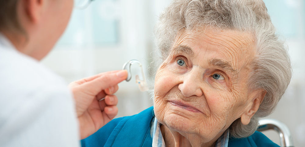 Auxiliares auditivos para persona de tercera edad